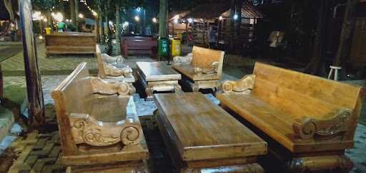 Joglo Mbarep Resto & Coffee 10