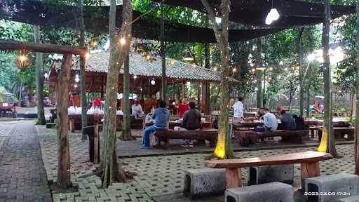 Joglo Mbarep Resto & Coffee 8