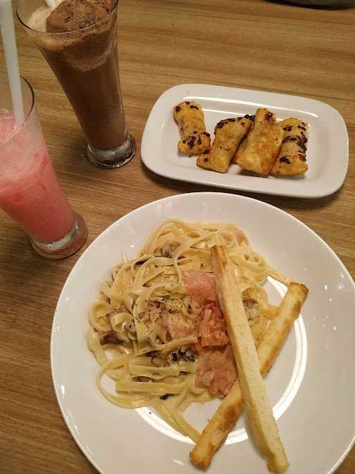 Pizza Hut Restoran 4