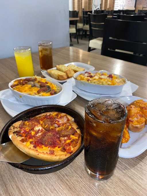 Pizza Hut Restoran 3