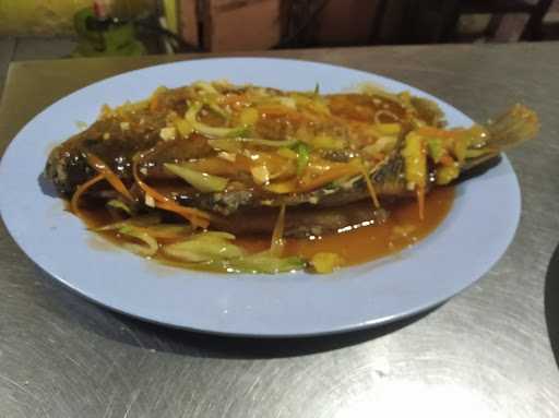 Rumah Makan Seafood *99* 5