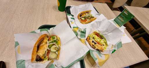 Subway Grand Wisata 8