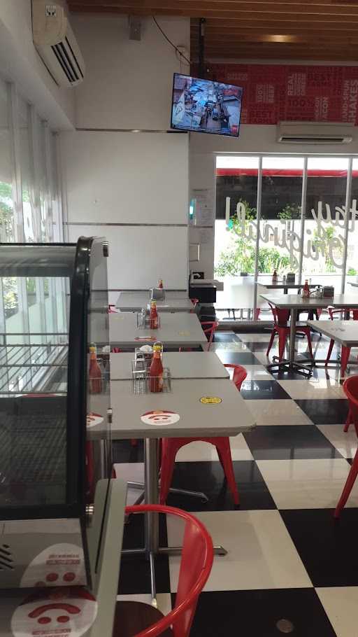 Johnny Rockets - Jend. Sudirman Tanah Abang 9