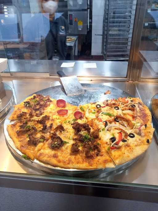 Pizza Cheese & Dough Bogor 4