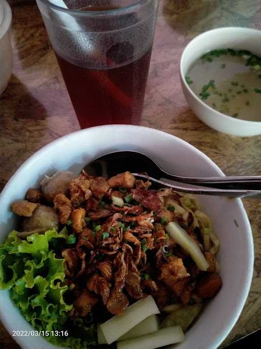 Pangsit Mie Ayam & Bakso Nyaman 3