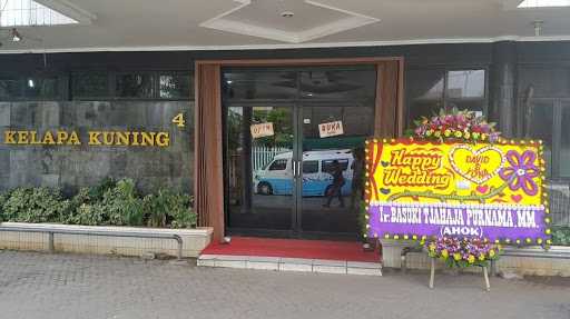 Rumah Makan Kelapa Kuning 9