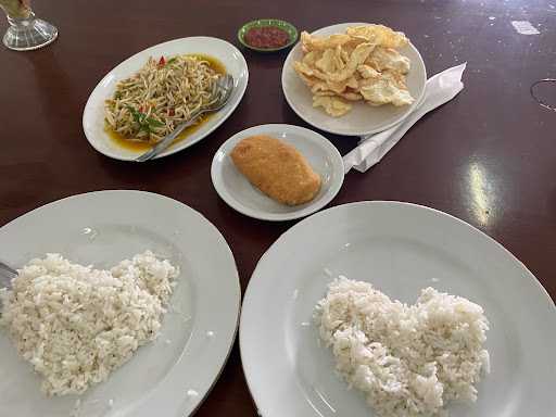 Rumah Makan Bambu Kuning 8