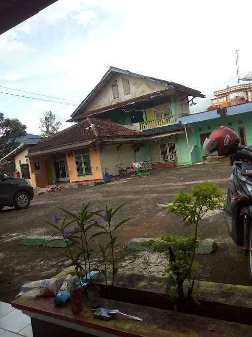 Warung Kopi Ustad Emid 1