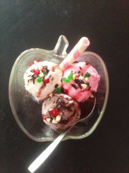 Kedai Ice Cream Lely 4