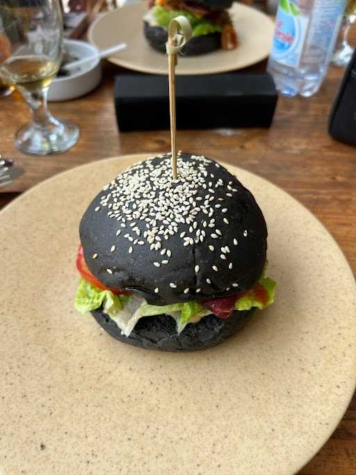 2080 Burger Ancol 7