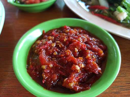 Rumah Makan Saung Situ Jatijajar 9