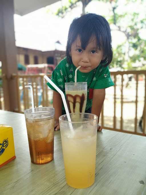 Rumah Makan Saung Situ Jatijajar 4