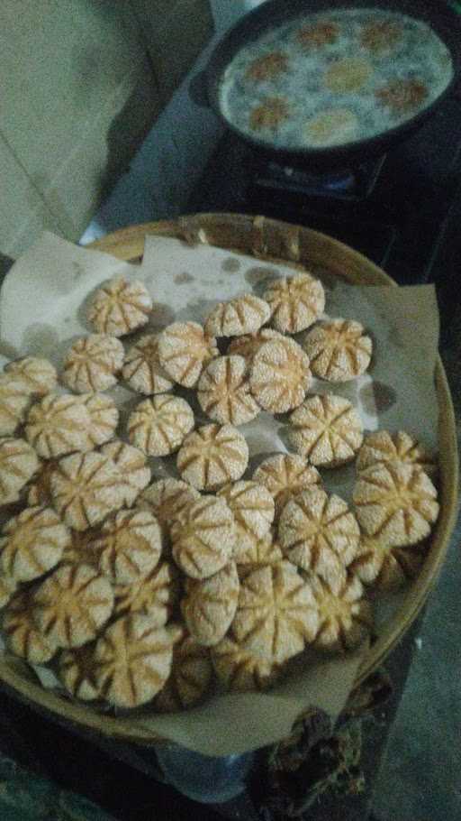 Bu Sri Kue Klantingsari 6