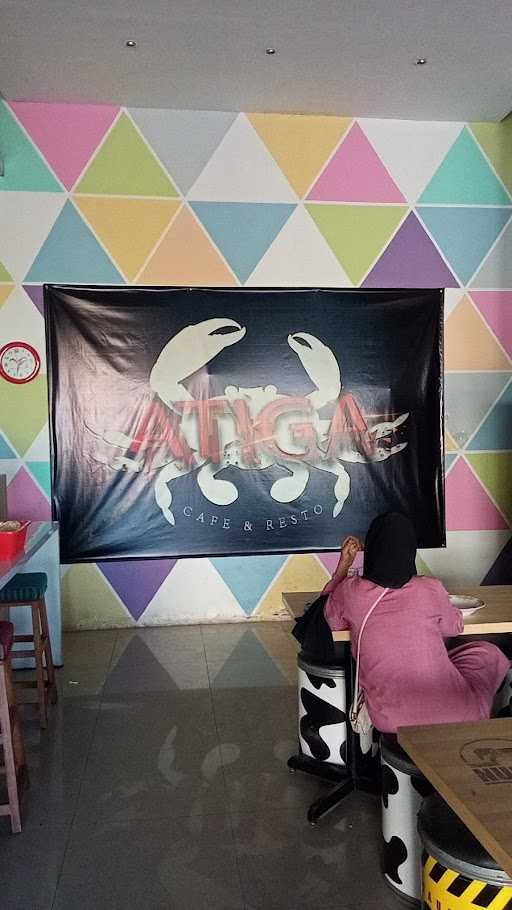 Atiga Cafe & Resto 5