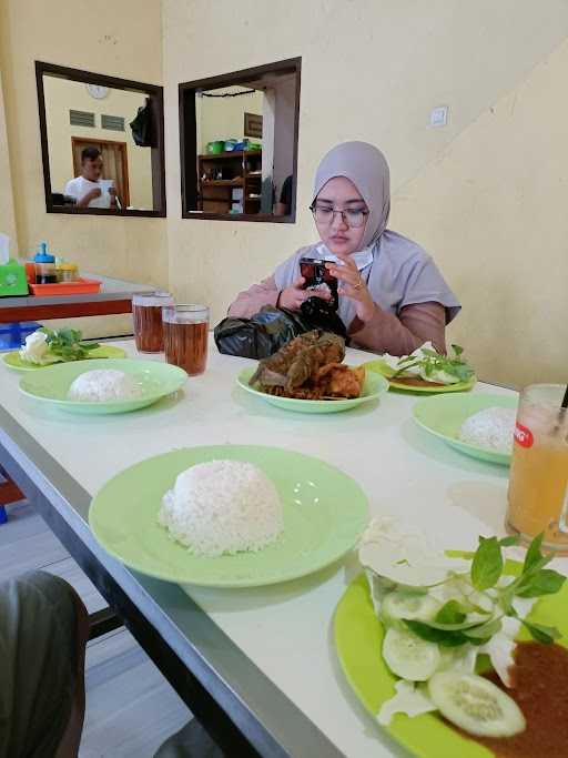 Pecel Lele Cakno Simpang Lima 4