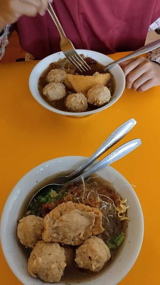 Bakso Pahlawan Kemantran 8