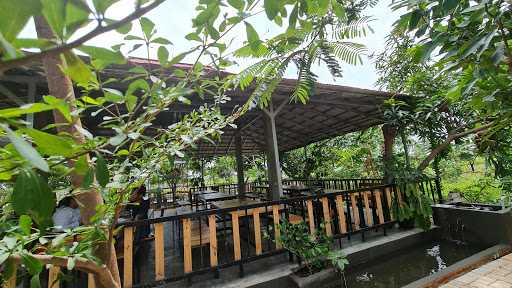 Saung Modern 10