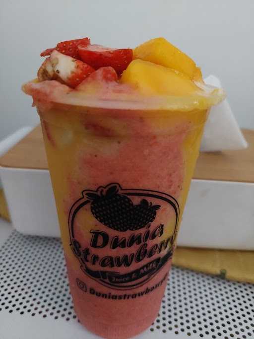 Dunia Strawberry Juice & Dessert, Siliwangi 5