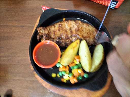 Steak Stasiun 8