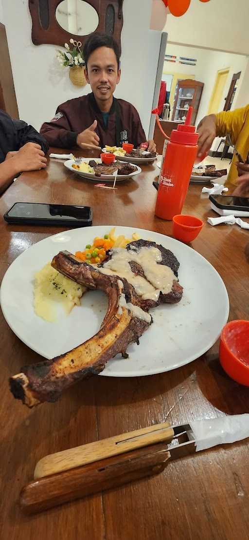 Steak Stasiun 7