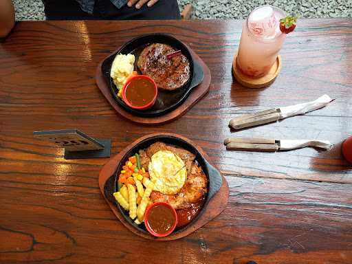 Steak Stasiun 5