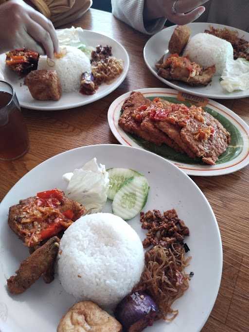 Surabaya'S Ayam Penyet 1