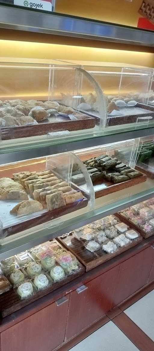 Monami Bakery - Tebet 8