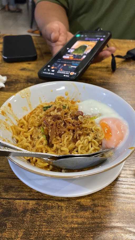 Kedai Mie Bangladesh Tebet 8