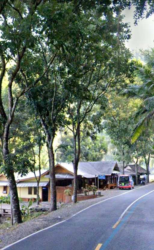 Rumah Makan Teluk Jati Cikaso 8