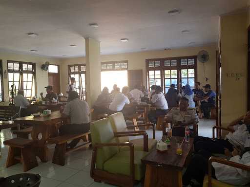 Jambu Klutuk Resto 8