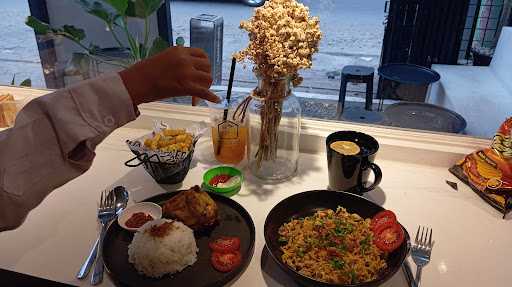 Teras Kita Coffee & Eatery 9