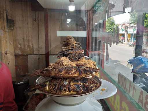 Rumah Makan 77 Masakan Padang 2