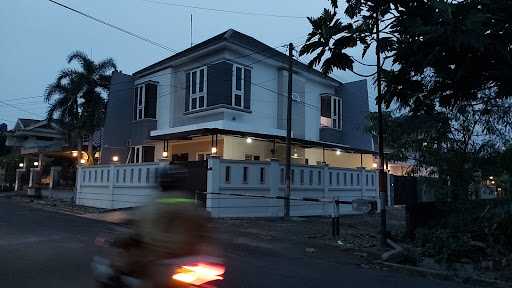 Griya Indah Iii / C7 ( Kue Idjo Jogja ) 6