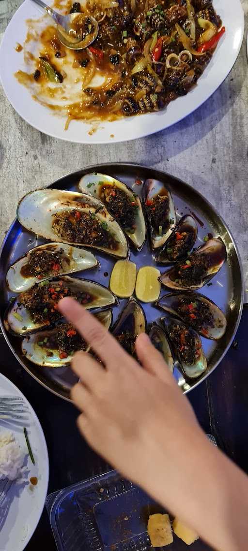 Ocean Seafood Tegalsari 1