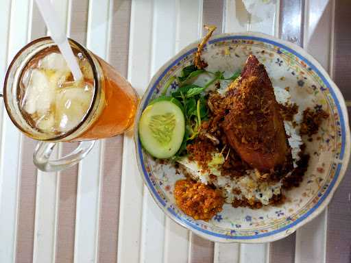 Warung Bebek Purnama P. Saridin 8