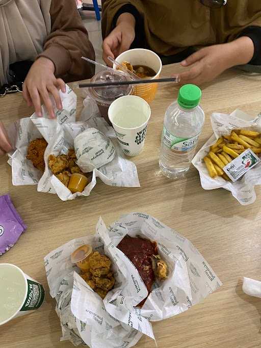 Wingstop Tunjungan Plaza 3 5