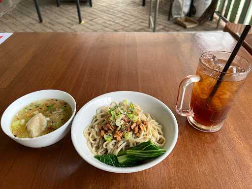 Bakso & Mie Ayam Kota Padi 4