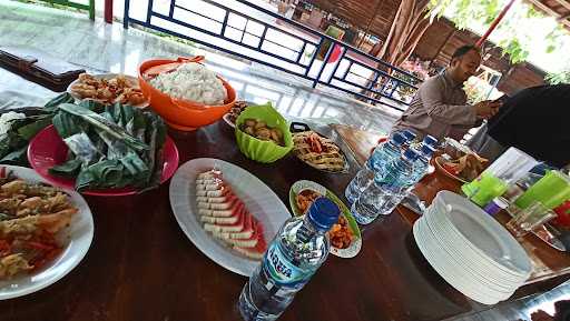 Rumah Makan Saung Ibu 4