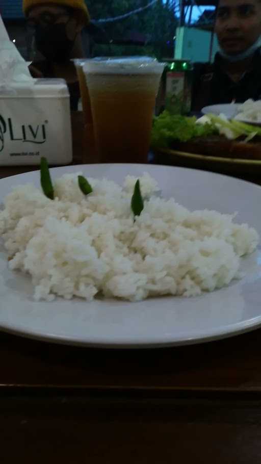 Rumah Makan Saung Ibu 9