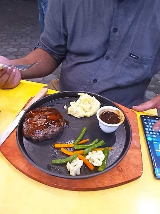 Bakar Steak & Ricebowl 5