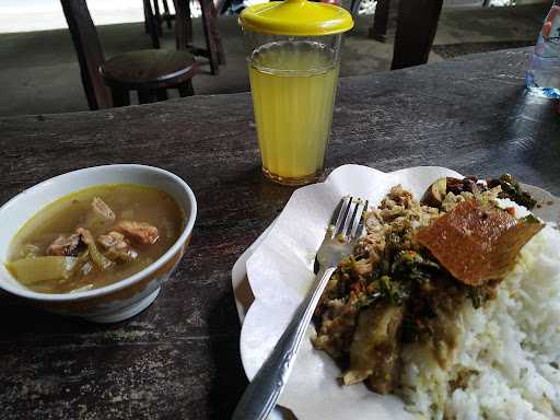 Warung Babi Guling Me Kembar 9