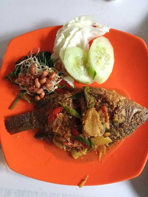 Warung Makan Kak Man 5