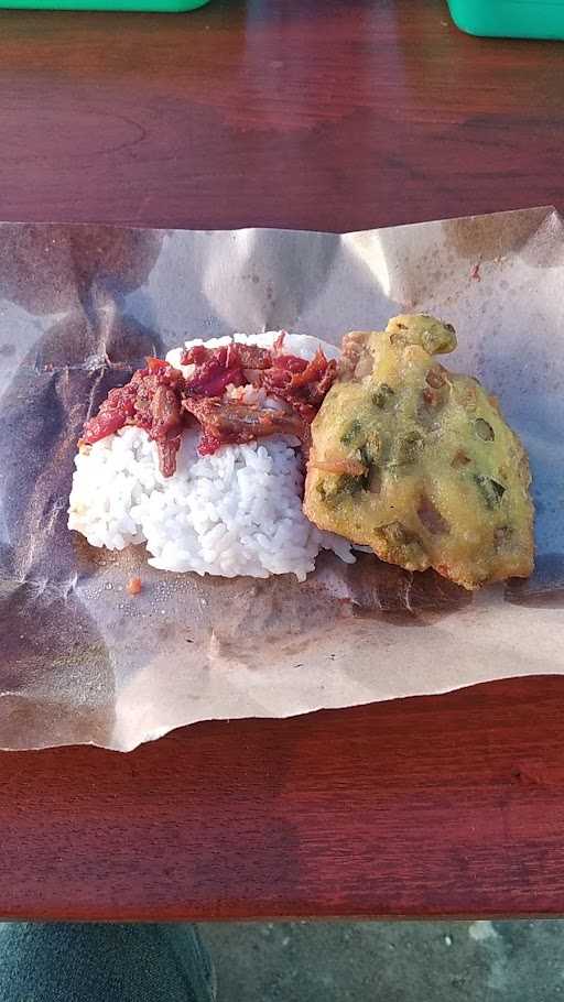 Warung Nasi Rames Dan Kopi Dapoer Oma 4