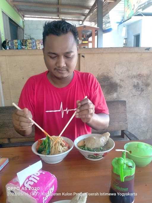 Mie Ayam Bakso Om Gut 1