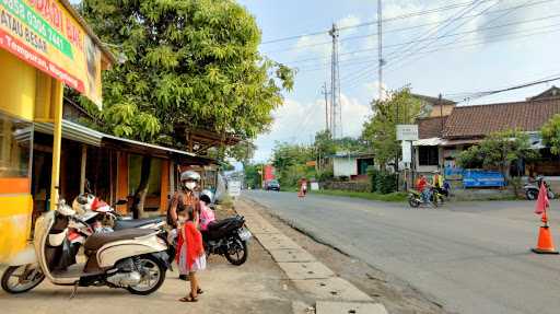 Rumah Makan Padang Sidodadi Bae 9