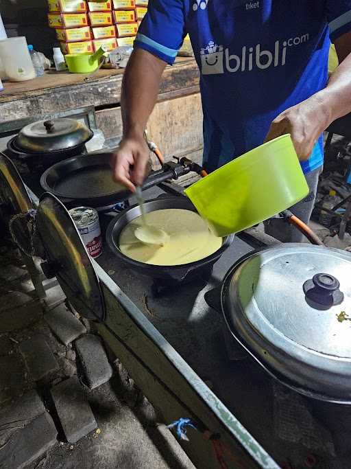 Holmen Martabak & Terangbulan 7