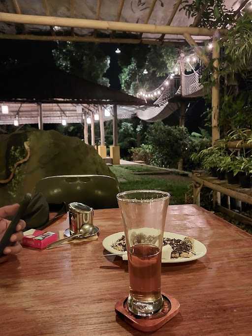 Flora Puncak Senja Cafe & Relax 1