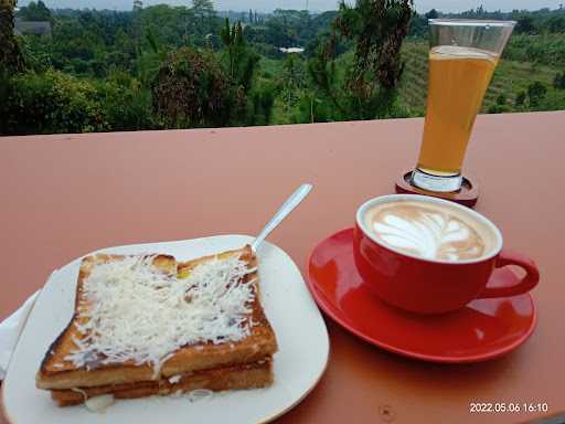 Flora Puncak Senja Cafe & Relax 3