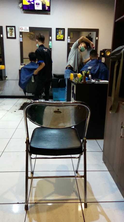 Hugo Barbershop 3