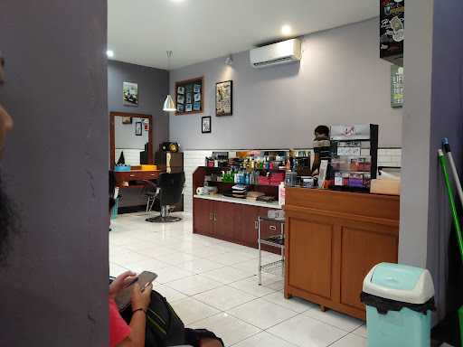 Hugo Barbershop 7